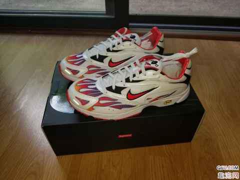 superme联名耐克老爹鞋开箱测评 Supreme x Nike Zoom Streak Spectrum Plus上脚图