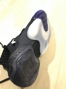 趣流网小编觉潮牌信息得既能实战（阿迪达斯天足X鞋底耐磨吗 adidas Crazy Byw X实战如何）