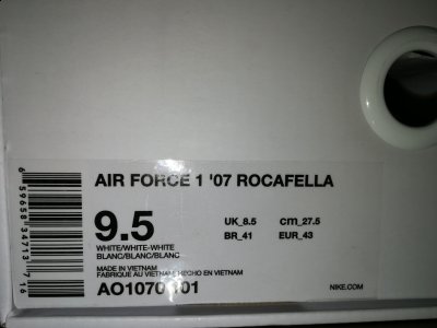 总之是很无敌的一双鞋 鞋盒 开箱细节 整体的鞋身是非常好看的 鞋子的材质其实与AF1有着潮牌资讯很大的差别 鞋面细节 裁剪细节 细节的联名证明：LOGO 鞋底细节 AF1 ROC-A-FELLA实物怎么样 为庆祝经典鞋款 Air Force 1 诞生 35 周年（AF1 ROC-A-FELLA实物开箱图 ROC-A-FELLA空军一号联名款开箱）