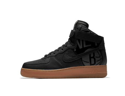 而且是配上潮牌商城了反光元素（耐克AF1高帮全新NBA系列好看吗 Air Force 1 Hi PRM NIKEiD美图欣赏）