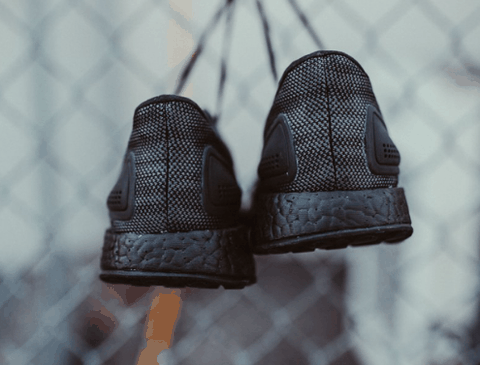  adidas Pure Boost纯黑好看吗 adidas Pure B潮牌品牌oost DPR “Triple Black”整体配色方案采用纯黑色调贯穿（adidas Pure Boost纯黑好看吗 阿迪达斯Pure Boost “Triple Black”怎么买）