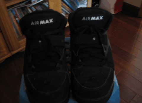 并使用了动态贴脚氯丁橡胶潮牌资讯内套以赋予双足和脚踝额外的支撑（耐克AF Max怎么样 Nike Air Force Max实战测评）