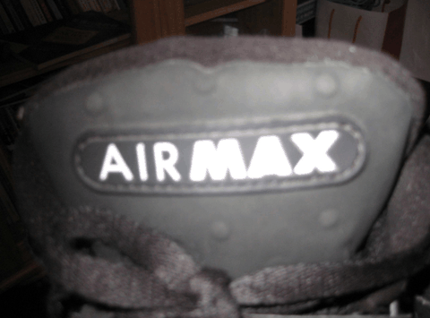 并使用了动态贴脚氯丁橡胶潮牌资讯内套以赋予双足和脚踝额外的支撑（耐克AF Max怎么样 Nike Air Force Max实战测评）