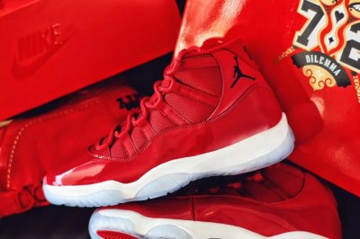 但手指抹下潮牌资讯就淡了好多（AJ11“WIN LIKE '96”实战测评 AJ11公牛队大红配色实战怎么样）