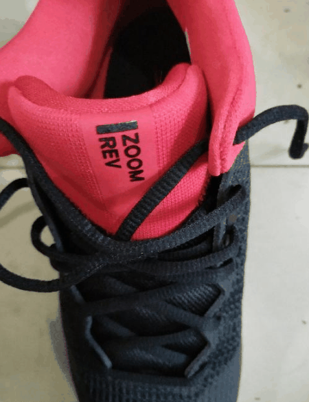 鞋底回弹潮牌品牌很迅速（Nike zoom rev 2017篮球鞋开箱图 耐克zoom rev实物近照欣赏）