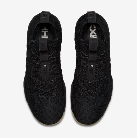 也为这双鞋增加了潮牌品牌极为独特的层次感（Nike LBJ15代黑橡树配色怎么样 Nike 詹姆斯15 “Black Gum” 深度赏析）