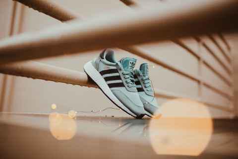 adidas Iniki Runner绚丽配色好看潮牌吗 adidas Iniki Runner绚丽配色深度赏析（adidas Iniki Runner绚丽配色好看吗 adidas Iniki Runner绚丽配色深度赏析）