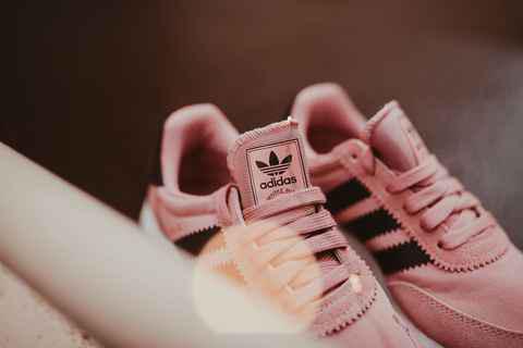 adidas Iniki Runner绚丽配色好看潮牌吗 adidas Iniki Runner绚丽配色深度赏析（adidas Iniki Runner绚丽配色好看吗 adidas Iniki Runner绚丽配色深度赏析）