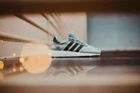 adidas Iniki Runner绚丽配色好看潮牌吗 adidas Iniki Runner绚丽配色深度赏析（adidas Iniki Runner绚丽配色好看吗 adidas Iniki Runner绚丽配色深度赏析）