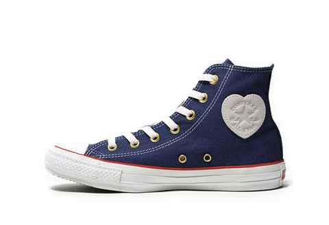 都让人心动不已！ Converse Chuck Taylor All Star桃心配色多少潮牌商城钱 据悉眼前两款特别打造的 “Heartpatch” 鞋款将在 12 月日本atmos 网店限量发售（Converse Chuck Taylor All Star桃心配色怎么样 匡威Chuck Taylor All Star “Heartpatch” 深度赏析）