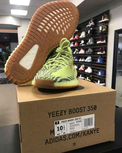 yeezy黄斑马开箱图 Yeezy 350 Boost V2 “Semi Frozen Yellow”实物赏析