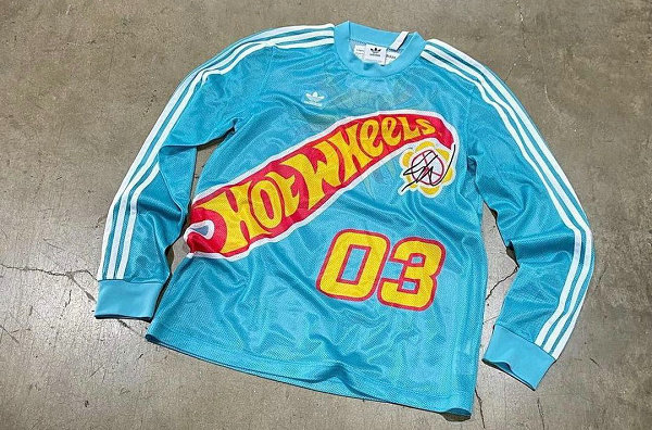 整体以蓝潮牌信息色调为主（阿迪达斯 x Hot Wheels x Sean Wotherspoon 三方联名系列曝光）