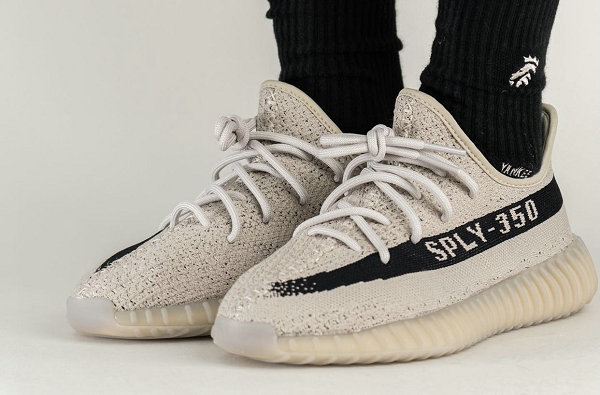  YEEZY 350 V2 全新“潮牌商城Slate”配色鞋款 每双 $230（YEEZY 350 V2 全新“Slate”配色鞋款即将来袭）