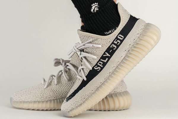  YEEZY 350 V2 全新“潮牌商城Slate”配色鞋款 每双 $230（YEEZY 350 V2 全新“Slate”配色鞋款即将来袭）