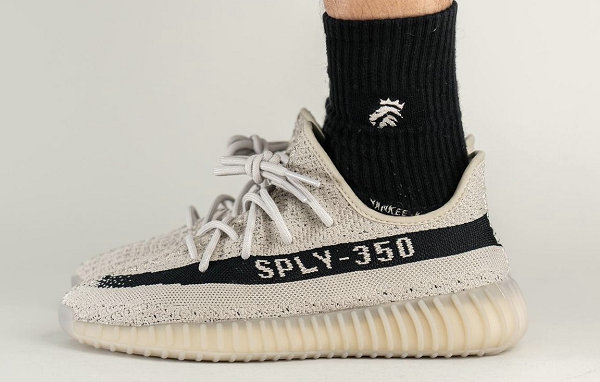  YEEZY 350 V2 全新“潮牌商城Slate”配色鞋款 每双 $230（YEEZY 350 V2 全新“Slate”配色鞋款即将来袭）