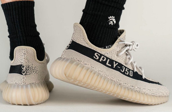  YEEZY 350 V2 全新“潮牌商城Slate”配色鞋款 每双 $230（YEEZY 350 V2 全新“Slate”配色鞋款即将来袭）