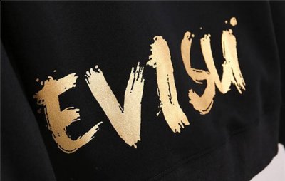 这个品牌的原名是：EVISU 潮牌冬季如何御寒提醒（福神是哪个国家的牌子_福神是哪个国家的衣服_福神是哪个国家品牌 ）