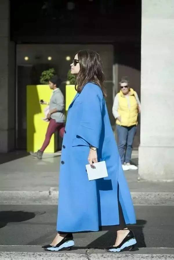 俄罗斯时尚博主Miroslava Duma的衣Q再高哪种潮牌品牌比较好看？（小个子长大衣搭配 别再说小个子不能穿长大衣了好吗 ）