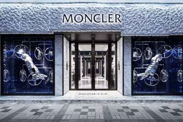  Moncler羽绒服分为：经典系列、户外系列和生活系列哪种潮牌品牌比较好看？（羽绒服什么牌子最好 当属羽绒之王Moncler ）