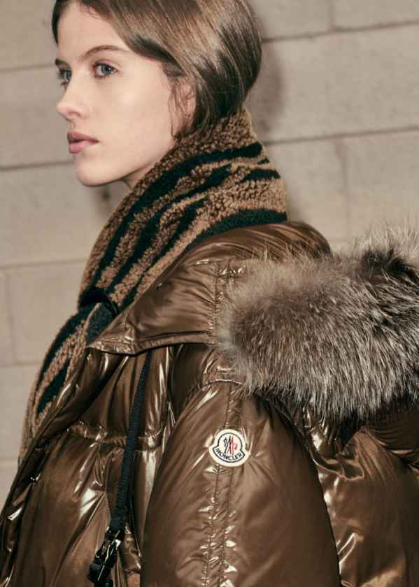  Moncler Women Fall-Winter 2017/18 Collection： 蒙口（Moncler）的2017新款已上市 潮牌冬季如何御寒提醒（Moncler是什么牌子 来自法国的「羽绒之王」 ）