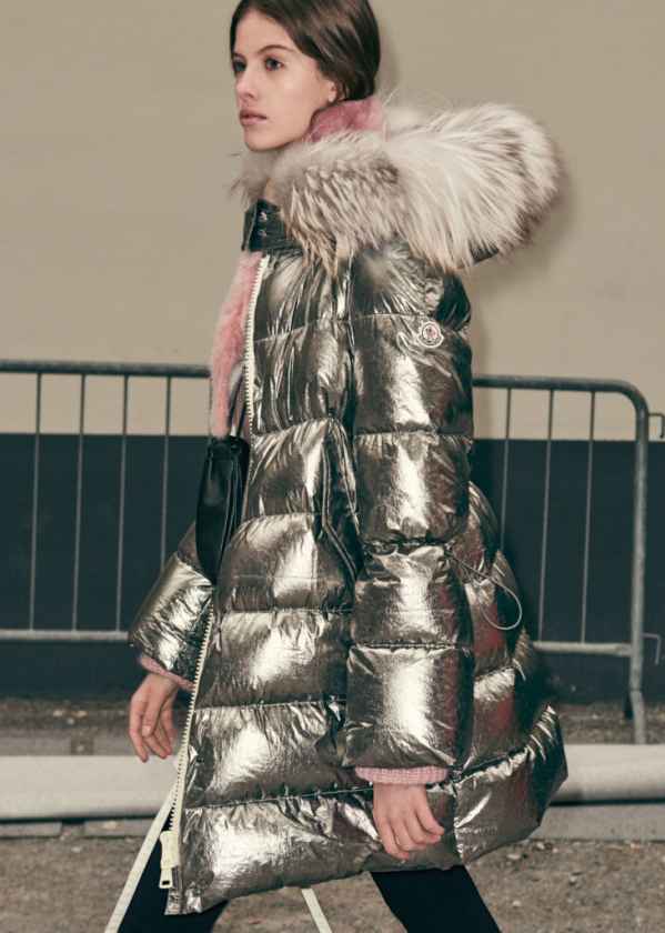  Moncler Women Fall-Winter 2017/18 Collection： 蒙口（Moncler）的2017新款已上市 潮牌冬季如何御寒提醒（Moncler是什么牌子 来自法国的「羽绒之王」 ）