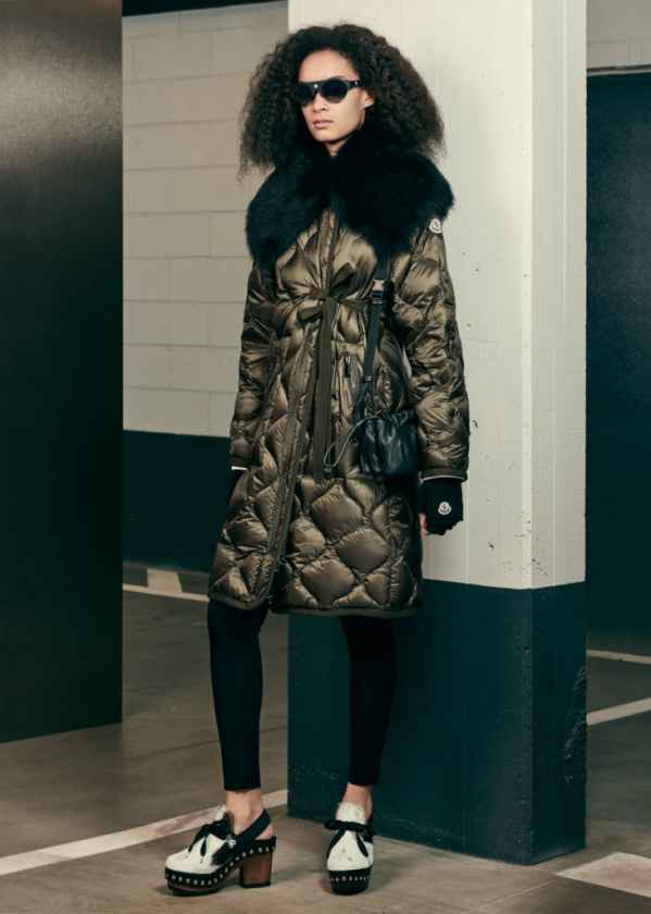  Moncler Women Fall-Winter 2017/18 Collection： 蒙口（Moncler）的2017新款已上市 潮牌冬季如何御寒提醒（Moncler是什么牌子 来自法国的「羽绒之王」 ）