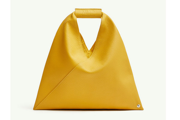 三角形的轮廓和可供折叠 2022冬季潮牌新款推荐（MM6 Maison Margiela「COLORAMA JAPANESE BAG」新包发布）
