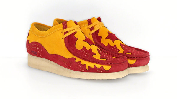  这次合作的鞋款主打皮面贴花设计 2023年最新流行（Supreme x Clarks Originals 联名系列发售）